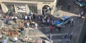 Almanya Münster'de bir araç kalabalığın arasına daldı, ölü ve yaralılar var