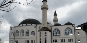 Avusturya Başbakanı camiileri kapatıp imamları sınır dışı ediyor