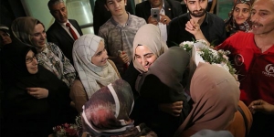 İsrail'de tutuklanan Ebru Özkan Türkiye'ye döndü | Ebru Özkan Kimdir?