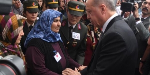 Hakkari'de şehit edilen anne ve bebeğine veda