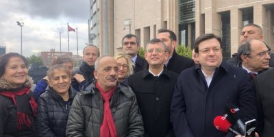 Eren Erdem'e tahliye kararının ardından adliye önünde açıklama