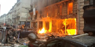 Paris'te şiddetli patlama