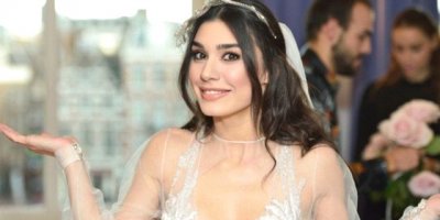 Sinan Akçıl, Burcu Kıratlı'nın Gelinliğini Eleştirenlere Sert Çıktı: Başkasına Laf Düşmez