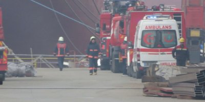 Tuzla Tersanesi'nde yangın