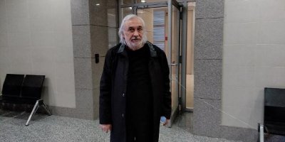 Müjdat Gezen, Abdülhamid'in torunu Nilhan Osmanoğlu'na hakaretten hakim karşına çıktı