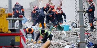 Bakan Kurum: Göçük altından sesler alıyoruz