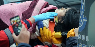 Kartal'daki çöken binanın enkazından Havva kurtarıldı