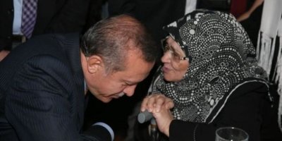 Şule Yüksel Şenler'in vefat haberi sosyal medyayı birbirine kattı