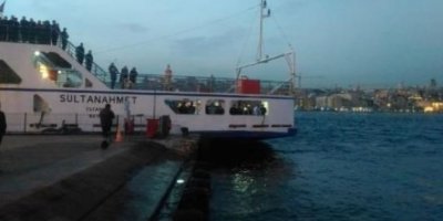 Eminönü'nde otomobil denize uçtu