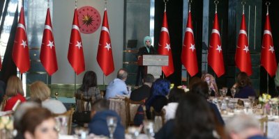 8 Mart'a özel düzenlenen koruyucu aile yemeğine ünlü akını