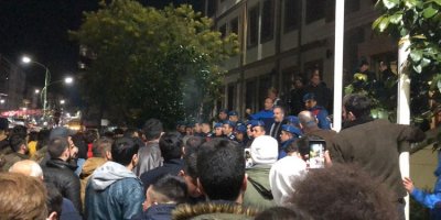 İlçe karıştı! Genç kızın çığlıklarına koştular