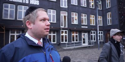 Danimarkalı ırkçı lider İslam'ı hedef aldı, Kur'an yaktı