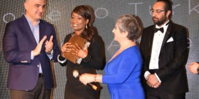 Müslüman olan şarkıcı Della Miles'tan 