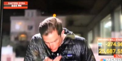 Muhabir canlı yayında olduğunu unutunca rezil oldu!