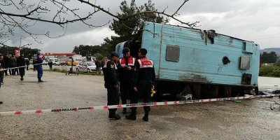 Feci kaza! Otobüs devrildi: Ölü ve yaralılar var