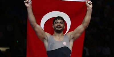 Milli sporcumuz yüzümüzü güldürdü