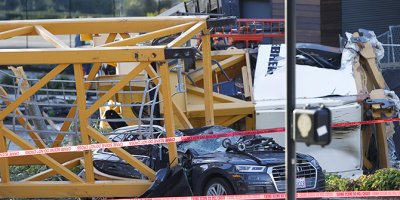 Korkunç kaza! Vinç devrildi: 4 ölü