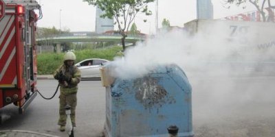 Kartal'da, konteynerin yanması sonucu çöpten yayılan koku paniğe sebep oldu!
