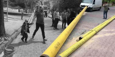 Doğalgaz borusu taşıyan TIR'ın halatları koptu! Faciadan dönüldü