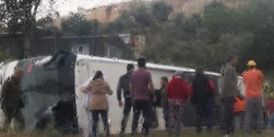 Yolcu otobüsü devrildi: Ölü ve yaralılar var!