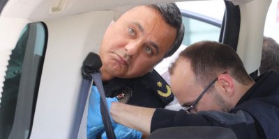 Şoförünün kullandığı araçta başına tabancayla ateş etti!