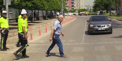 Yayaya öncelik vermedi, yaya geçidinden yürütüldü!