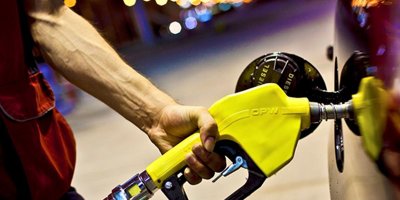 Benzinin litre fiyatına 27 kuruş zam geldi!