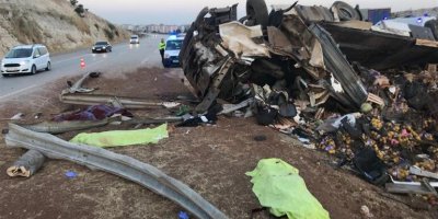 Otoyolda kaza! Çok sayıda ölü var