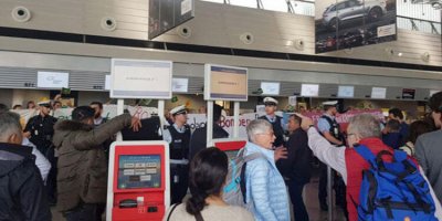 Almanya'da büyük skandal! THY gişesini işgal edip Türklere saldırdılar