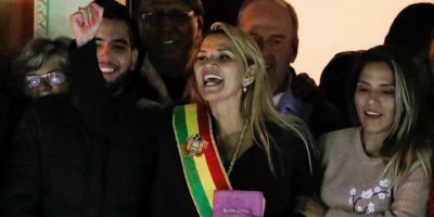 Bolivya geçici devlet başkanı İkinci Senato Başkan Yardımcısı Jeanine Añez oldu