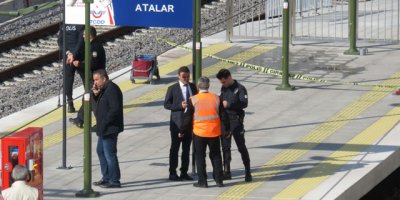 Marmaray’da feci kaza! Raylara düştü
