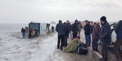 Kayseri'de yolcu otobüsü devrildi: 43 yaralı