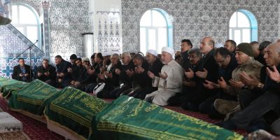 Van'da depremde hayatını kaybedenler toprağa verildi