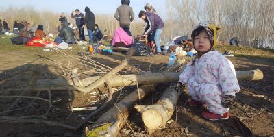 Sınırdaki göçmenlerin içler acısı halleri! Yunan güçleri mermi de kullanmaya başladı