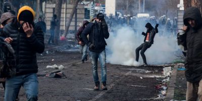 Yunan askerleri göçmenleri dövdü ardından yarı çıplak gönderdi