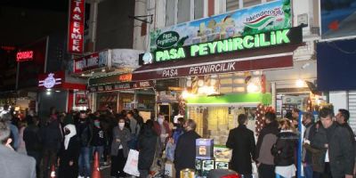 Sokağa çıkma yasağı başladı! Vatandaşlar yasak öncesi fırın ve marketlere akın etti