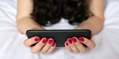 Yetişkin film sektörüne de korona engeli... Evlerinden çekecekler!