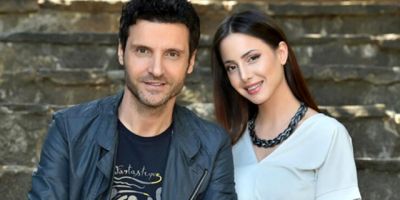 İkiz bebeği olan şarkıcı Sinan Özen herkesten dua istedi