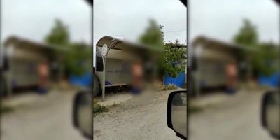 Denizli'de şoke eden anlar! Çıplak şekilde durakta mastürbasyon çekti