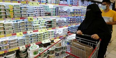 Suudi Arabistan'da marketlerdeki Türk ürünleri kaldırılıp yerine Yunan bayrağı asıldı