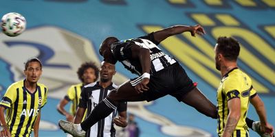 Beşiktaş, Kadıköy'de Fenerbahçe'yi ezdi geçti