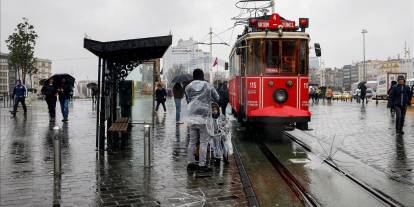 Meteoroloji ve AKOM'dan İstanbul'a uyarı! Gök gürültüsü ve sağanak yağışa dikkat!