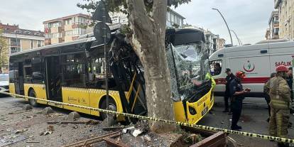 Bahçelievlerde feci kaza! Kontrolden çıkan iett ağaca çarptı: çok sayıda yaralı var!