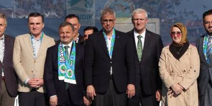 Hem horona hem hamsiye doydular! Pendik Rizeliler derneğinden muhteşem hamsi festivali