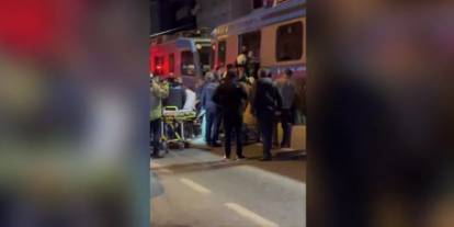 İstanbul'da feci kaza: Motosiklet, sürücüsü hakimiyetini kaybedip tramvayın altına girdi!