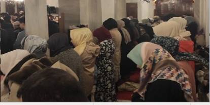 Erkek Kadın aynı safta namaz kılmıştı! Üsküdar kaymakamından açıklama! İnceleme başlatıldı