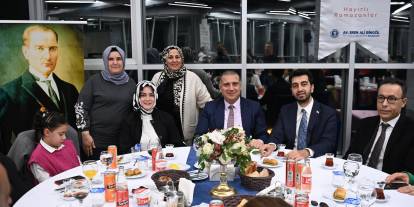 Tuzla Belediye Başkanı Eren Ali Bingöl, kaymakamlık personeliyle iftar programında bir araya geldi