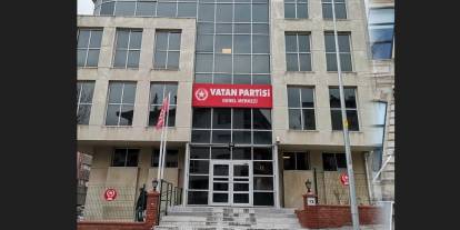 Son dakika: Vatan Partisi'nin önemli ismi tuvalette kendini vurdu!
