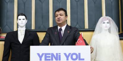 TBMM'de dikkat çeken protesto: Kürsüye gelin ve damat mankeniyle çıktı!