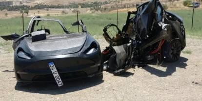 Tesla resmen ikiye bölündü: O kazadan sağ çıkamadılar!